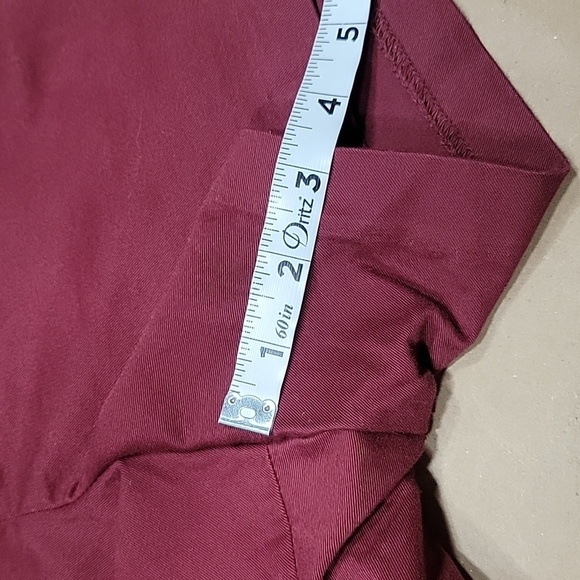 Old Navy Size 6 Burgundy Pixie Mid Rise Shorts, Excellent Used Condition - Picture 6 of 10